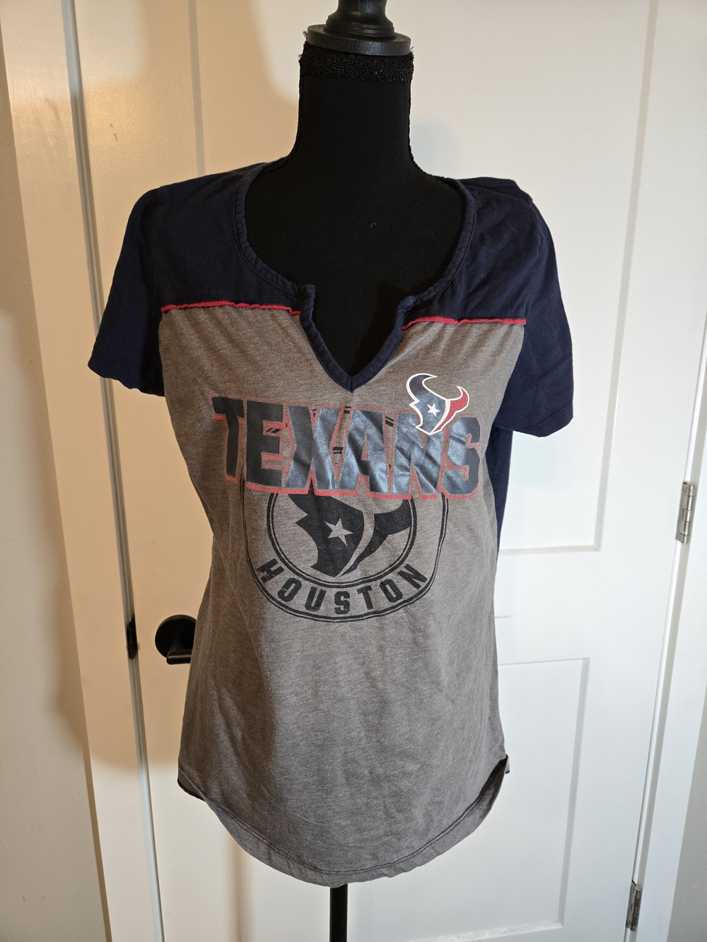 NFL Team Apparel Houston Texans Women's Colorblock Notch V-Neck Shirt XL